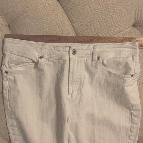 Chico's Platinum white jeans 1.5 short 10 - Picture 8 of 10